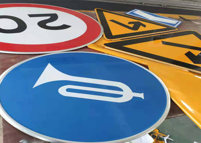 ��ͨ���R��